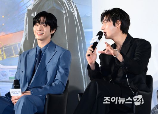 배우 안효섭과 이민호가 17일 오전 서울 광진구 자양동 롯데시네마 건대입구점에서 열린 영화 '전지적 독자 시점' 제작보고회에 참석하고 있다. [사진=정소희 기자]