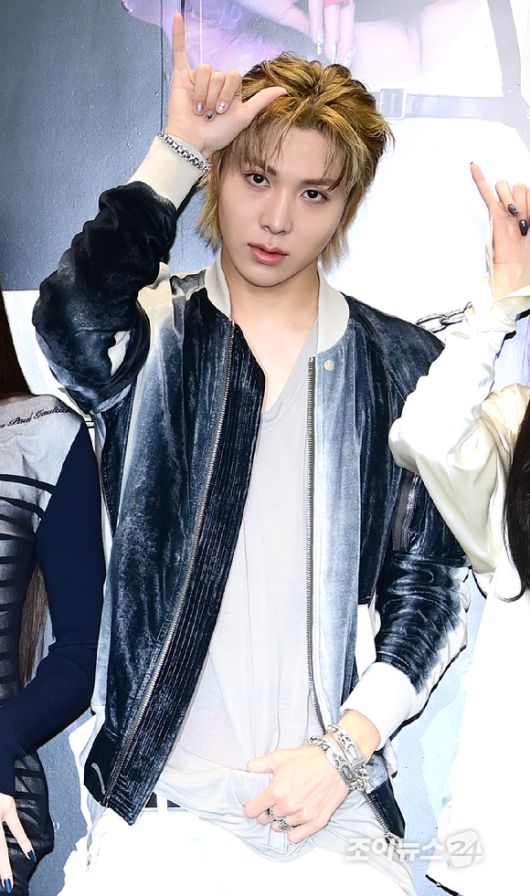 신인 혼성 그룹 올데이 프로젝트 우찬이 23일 오후 서울 강남구 역삼동 일상비일상의틈byU+에서 열린 ALLDAY PROJECT(올데이 프로젝트) 데뷔 기념 팝업 스토어 오픈 포토콜 행사에 참석하고 있다. [사진=정소희 기자]