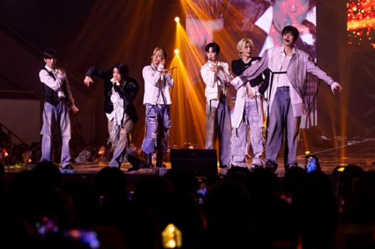 SF9이 단독 콘서트 '2025 SF9 LIVE FANTASY #5 LOVE DAWN'에서 팬들을 만나고 있다. [사진=FNC엔터테인먼트]