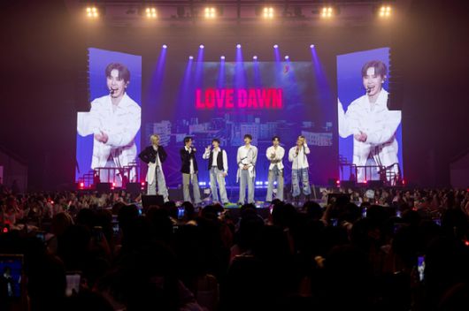 SF9이 단독 콘서트 '2025 SF9 LIVE FANTASY #5 LOVE DAWN'에서 팬들을 만나고 있다. [사진=FNC엔터테인먼트]