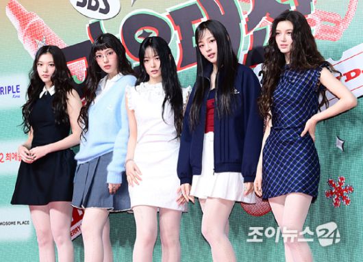 그룹 NewJeans(뉴진스)가 25일 오후 인천광역시 중구 운서동 인스파이어 아레나에서 열린 SBS 가요대전 레드카펫 행사에 참석하고 있다.  [사진=정소희 기자]