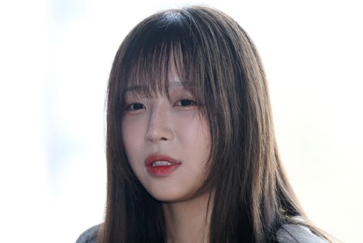 가로세로연구소 대표 김세의씨를 협박 등의 혐의로 고소한 '1천만 유튜버' 쯔양(본명 박정원)씨가 16일 조사를 위해 서울 강남구 강남경찰서로 출석하며 취재진의 질문에 답하고 있다. [사진=연합뉴스]