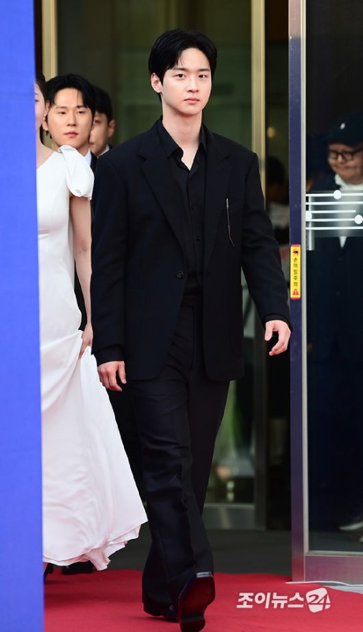 감독으로 변신한 배우 장동윤이 3일 오후 경기도 부천시 부천아트센터에서 열린 제29회 부천국제판타스틱영화제 레드카펫 행사에 참석하고 있다. [사진=정소희 기자]