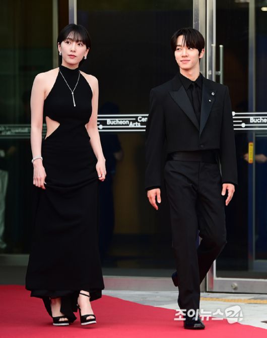 카라 강지영과 하이라이트 이기광이 3일 오후 경기도 부천시 부천아트센터에서 열린 제29회 부천국제판타스틱영화제 레드카펫 행사에 참석하고 있다. [사진=정소희 기자]