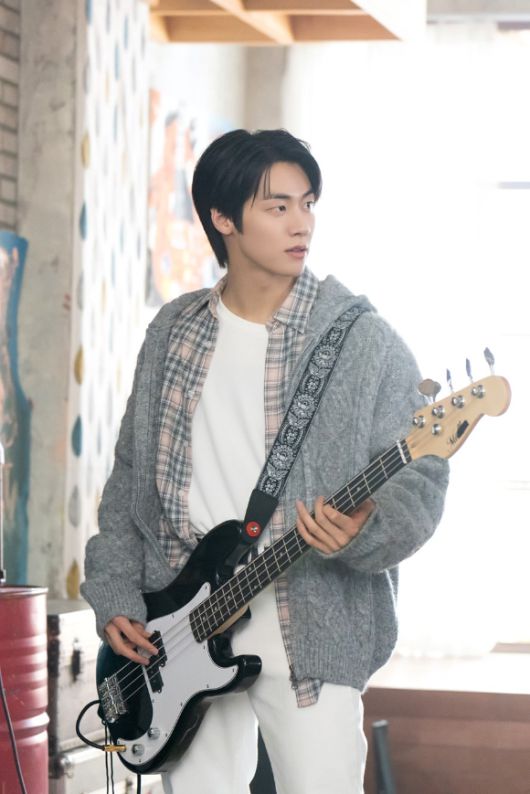 엔플라잉 리더이자 배우 이승협이 SBS 청춘드라마 '사계의 봄'에서 열연하고 있다. [사진=FNC엔터테인먼트]