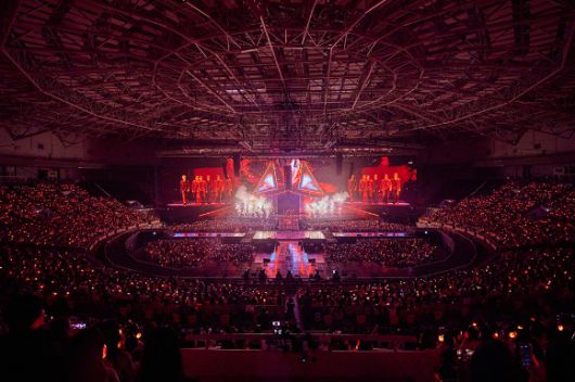 그룹 라이즈가 7월 4일부터 6일까지 서울 송파구 올림픽공원 KSPO DOME에서 열린 첫 단독 콘서트 투어 'RIIZING LOUD'(라이징 라우드)에서 무대를 펼치고 있다. [사진=SM엔터테인먼트]