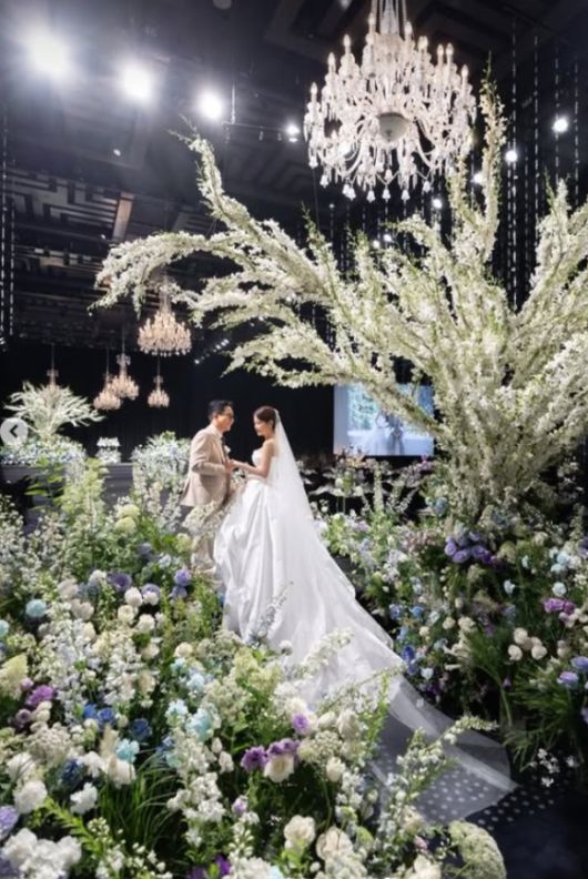 김준호-김지민이 예식을 치르고 있다. [사진=김지민 인스타그램]