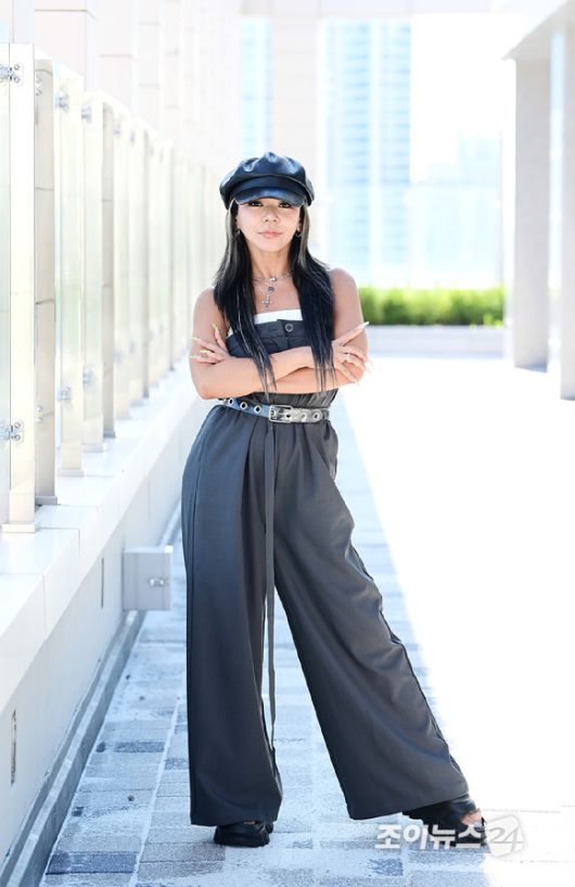 '스우파2'에서 활약한 댄스 크루 츠바킬 멤버 사야카가 11일 서울 영등포구 조이뉴스24 사옥에서 인터뷰에 앞서 포즈를 취하고 있다. [사진=정소희 기자]