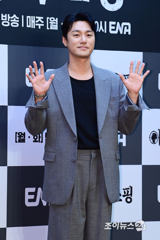 배우 최영준이 21일 오후 서울 마포구 상암동 스탠포드호텔에서 열린 ENA 새 월화드라마 '아이쇼핑' 제작발표회에 참석해 포즈를 취하고 있다. [사진=문수지 기자]