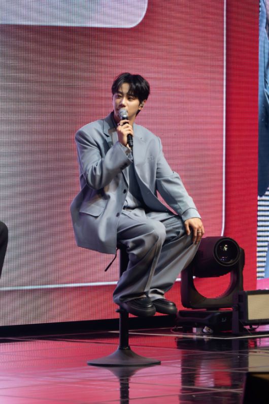 배우 이준영이  팬미팅 '신 바이 준영(Scene by JUNYOUNG)'을 통해 팬들을 만나고 있다. [사진=빌리언스]