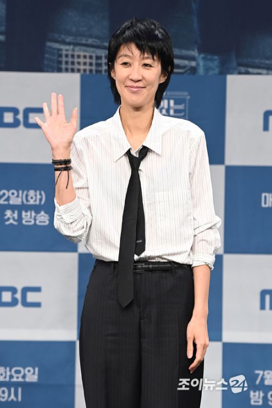 방송인 홍진경이 21일 오후 서울 마포구 상암동 MBC에서 열린 MBC 새 교양프로그램 '이유 있는 건축-공간 여행자' 제작발표회에 참석해 포즈를 취하고 있다. [사진=문수지 기자]