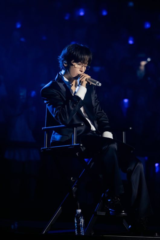 씨엔블루 정용화는 서울 올림픽공원 올림픽홀에서 단독 콘서트 2025 JUNG YONG HWA LIVE 'Director's Cut : Our Fine Days'(2025 정용화 라이브 '디렉터스 컷 : 아워 파인 데이즈')를 개최하고 팬들과 만나고 있다. [사진=FNC엔터테인먼트]