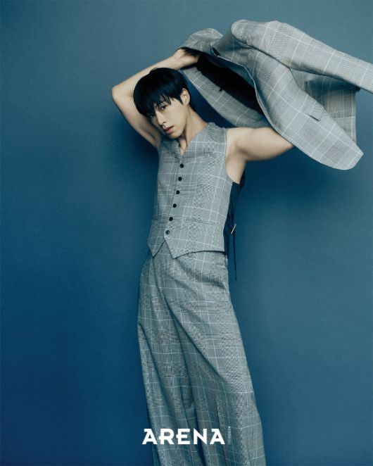 유노윤호가 화보 촬영을 진행했다. [사진=아레나]