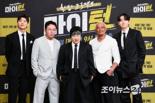 7일 오후 열린 SBS 새 예능프로그램 '한탕 프로젝트-마이 턴'(이하 마이 턴) 온라인 제작발표회에 탁재훈, 추성훈, 이수지, 박지현, 남윤수가 참석해 포토타임을 갖고 있다. [사진=SBS]