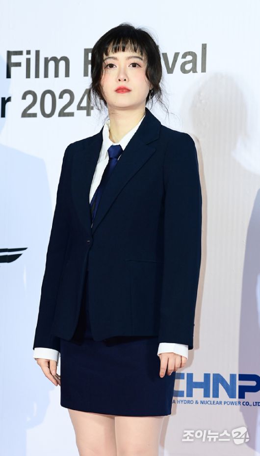 감독 겸 배우 구혜선이 2일 오후 부산 해운대구 영화의전당에서 열린 제29회 부산국제영화제 개막식 레드카펫 행사에 참석하고 있다. [사진=정소희 기자]