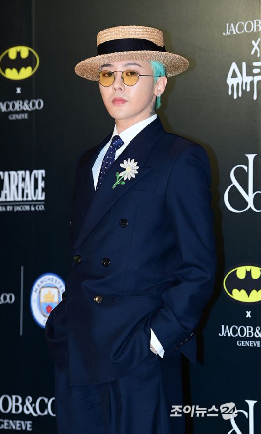 가수 지드래곤(GD)이 24일 오후 서울 용산구 그랜드 하얏트 서울에서 열린 제이콥앤코 코리아 부티그 오픈 행사 포토콜에서 포즈를 취하고 있다. [사진=정소희 기자]