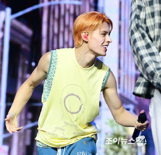 그룹 코르티스 제임스가 18일 오후 서울 용산구 블루스퀘어에서 열린 코르티스(CORTIS) 데뷔 쇼케이스 '컬러 아웃사이드 더 라인스'(COLOR OUTSIDE THE LINES)에 참석하고 있다. [사진=정소희 기자]