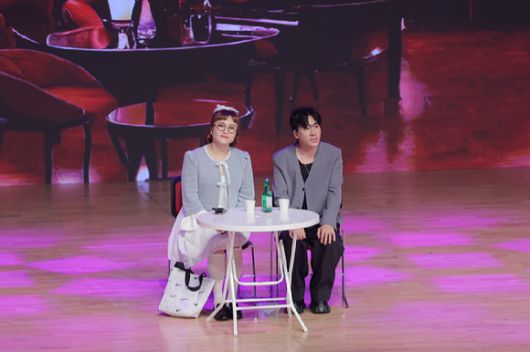 '제 13회 부산국제코미디페스티벌' 개막공연을 선보인 '개그콘서트' 코너 '데프콘 닮은 여자 어때요' [사진=부산국제코미디페스티벌 조직위원회 ]