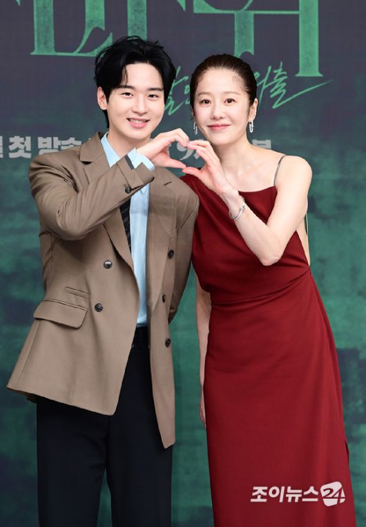 배우 고현정과 장동윤이 4일 오후 서울 양천구 목동 SBS에서 진행된 SBS 새 금토드라마 '사마귀: 살인자의 외출' 제작발표회에 참석하고 있다. [사진=정소희 기자]