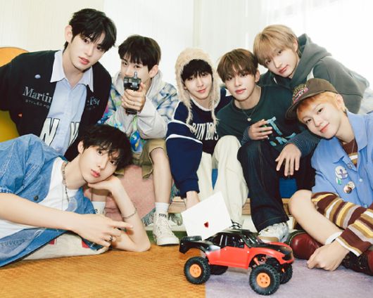 킥플립 단체 콘셉트 포토 [사진=JYP엔터테인먼트]