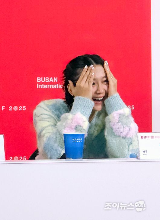 배우 안젤라 유엔이 제30회 부산국제영화제 초청작 '타년타일' 기자간담회에서 질의응답에 응하고 있다. [사진=조이뉴스24 DB]