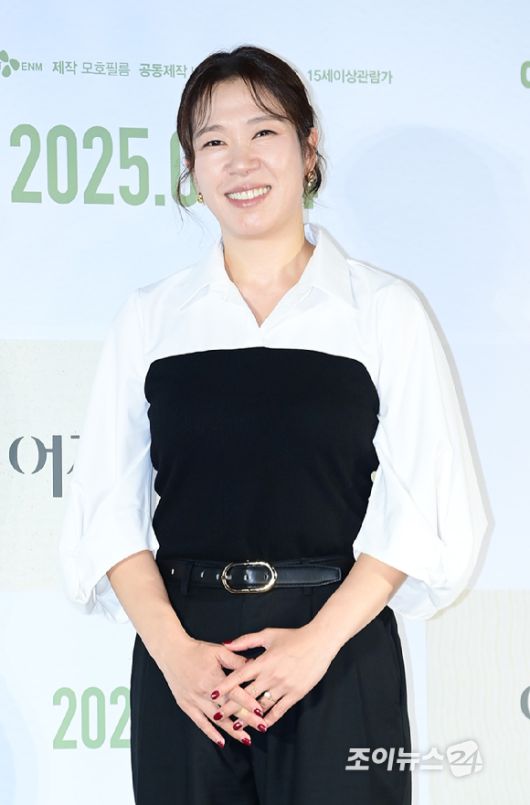 배우 염혜란이 22일 오후 서울 CGV 용산아이파크몰에서 열린 영화 '어쩔수가 없다' (감독 박찬욱) 언론시사회에 참석하고 있다. [사진=정소희 기자]