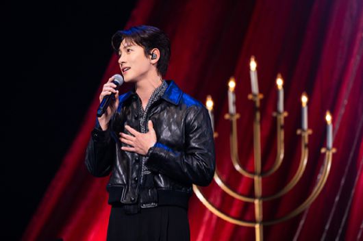 배우 지창욱이 일본 도쿄 가든 시어터(TOKYO GARDEN THEATER)에서 크리스마스이브 기념 팬미팅을 개최하고 팬들을 만나고 있다. [사진=스프링컴퍼니]