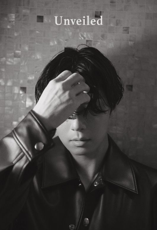 박서준 프리미엄 포토북 Unveiled(언베일드) [사진=어썸이엔티, 박서준 프리미엄 포토북 'Unveiled']