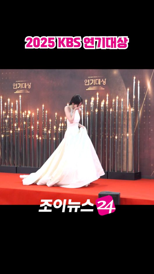 그룹 오마이걸 아린이 31일 오후 서울 여의도 KBS에서 열린 '2025 KBS 연기대상' 레드카펫 포토월 행사에 참석하고 있다. [사진=문수지 기자]