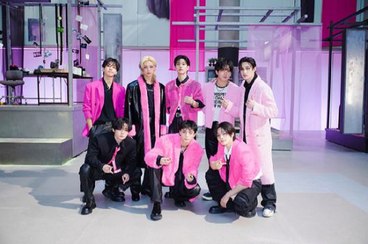 스트레이 키즈 단체 비하인드 포토 [사진=JYP엔터테인먼트]