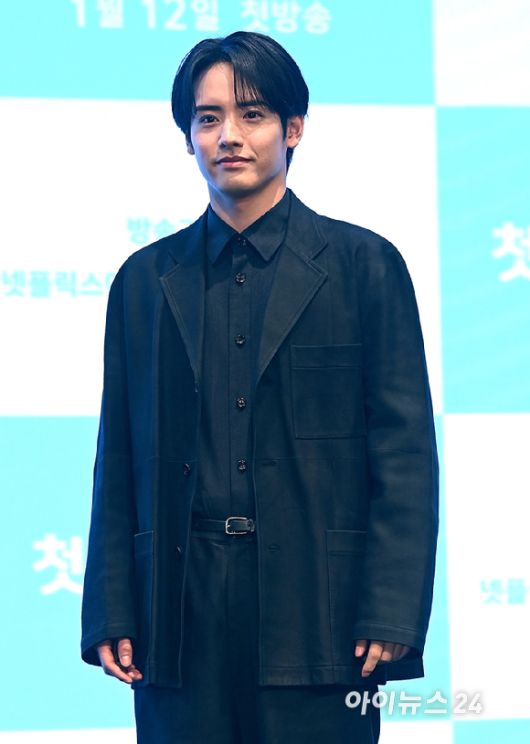 배우 아카소 에이지가 7일 오후 서울 구로구 더 세인트에서 진행된 '첫입에 반하다' 제작발표회에서 포즈를 취하고 있다. [사진=곽영래 기자]