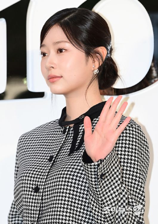 배우 김민주가 7일 오후 서울 성동구 성수동에서 열린 디올 포토콜 행사에 참석하고 있다. [사진=정소희 기자]