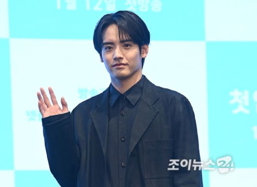 배우 아카소 에이지가 7일 오후 서울 구로구 더 세인트에서 진행된 '첫입에 반하다' 제작발표회에서 포즈를 취하고 있다. [사진=곽영래 기자]