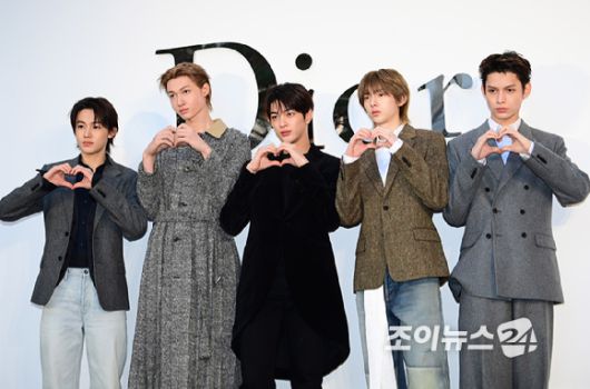 그룹 코르티스(CORTIS) 성현-마틴-건호-주훈-제임스가 7일 오후 서울 성동구 성수동에서 열린 디올 포토콜 행사에 참석하고 있다. [사진=정소희 기자]
