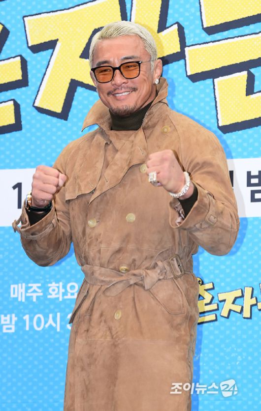 방송인 추성훈이 12일 오후 서울 마포구 스탠포드호텔에서 열린 JTBC 새 예능 프로그램 '혼자는 못 해' 제작발표회에 참석하고 있다. [사진=정소희 기자]