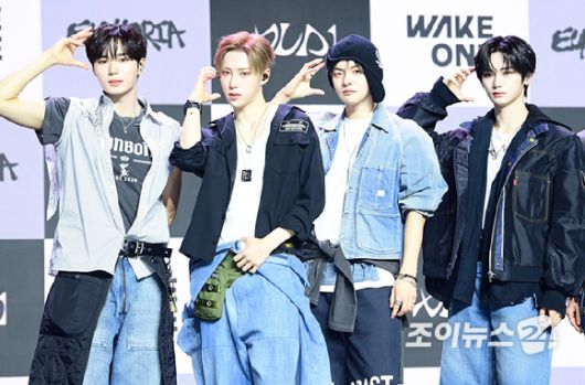 그룹 알파드라이브원 준서-아르노-리오-안신이 12일 오후 서울 용산구 블루스퀘어 SOL트래블홀에서 열린 알파드라이브원(ALPHA DRIVE ONE) 첫 번째 데뷔 미니 1집 'EUPHORIA'(유포리아) 발매 기념 쇼케이스에 참석하고 있다. [사진=정소희 기자]