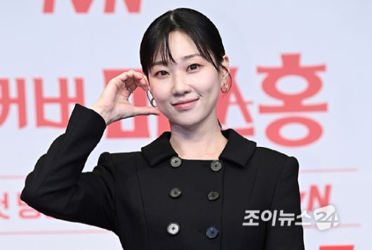 배우 하윤경이 12일 오후 서울 구로구 신도림 더링크 호텔에서 열린 tvN 새 토일드라마 '언더커버 미쓰홍' 제작발표회에서 포즈를 취하고 있다. [사진=곽영래 기자]