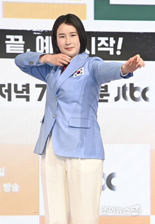 전 양궁선수 기보배가 14일 서울 여의도 페어몬트 앰배서더 서울에서 열린 JTBC 신규 예능 '예스맨' 제작발표회에서 포즈를 취하고 있다. [사진=곽영래 기자]