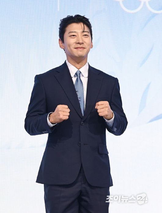 곽윤기 해설위원이 14일 서울 여의도 페어몬트 앰배서더 서울에서 열린 JTBC '2026 밀라노 코르티나 동계올림픽' 기자간담회에서 포즈를 취하고 있다. [사진=곽영래 기자]