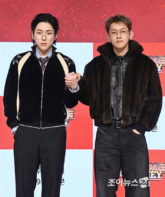 가수 지코, 크러쉬가 15일 서울 강남구 엘리에나 호텔에서 열린 Mnet '쇼미더머니12' 제작발표회에서 포즈를 취하고 있다. [사진=곽영래 기자]