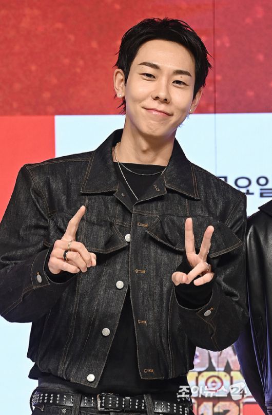 가수 로꼬가 15일 서울 강남구 엘리에나 호텔에서 열린 Mnet '쇼미더머니12' 제작발표회에서 포즈를 취하고 있다. [사진=곽영래 기자]