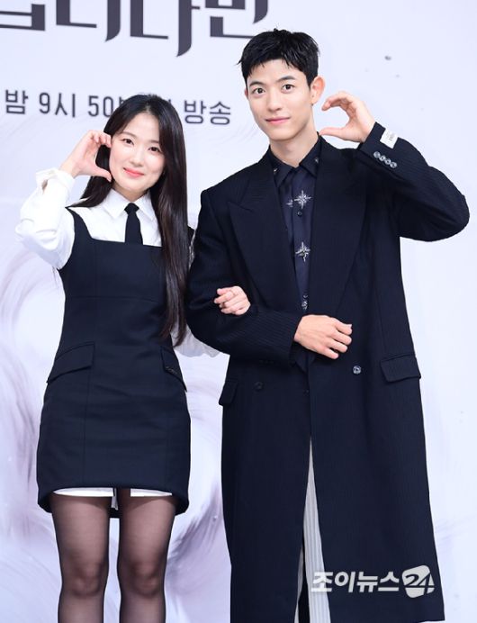 배우 김혜윤과 로몬이 16일 오후 서울 목동 SBS에서 열린 SBS 새 금토드라마 '오늘부터 인간입니다만' 제작발표회에 참석하고 있다. [사진=정소희 기자]