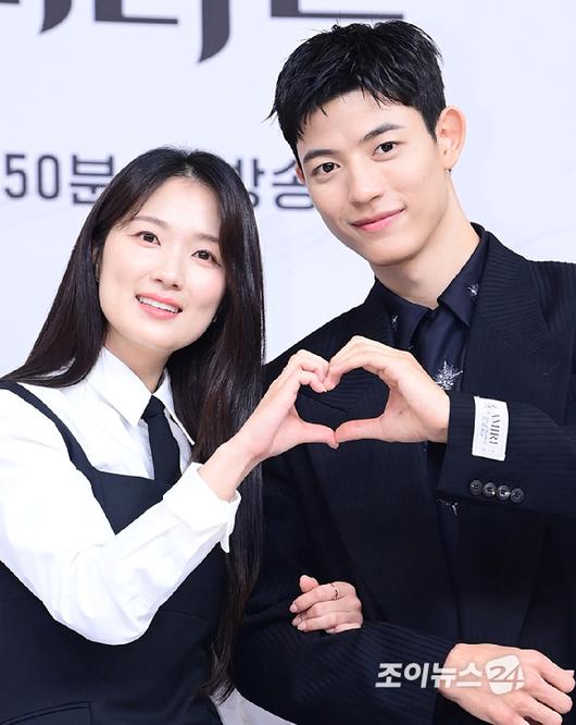 배우 김혜윤과 로몬이 16일 오후 서울 목동 SBS에서 열린 SBS 새 금토드라마 '오늘부터 인간입니다만' 제작발표회에 참석하고 있다. [사진=정소희 기자]