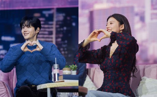 배우 김선호와 고윤정이 넷플릭스 시리즈 '이 사랑 통역 될까요?' 자카르타 프로모션에서 포즈를 취하고 있다. [사진=넷플릭스]