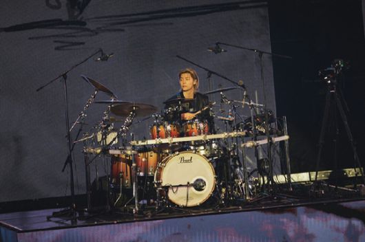 밴드 씨엔블루 강민혁이 서울 티켓링크 라이브 아레나(구 올림픽공원 핸드볼경기장)에서 2026 CNBLUE LIVE '3LOGY'(2026 씨엔블루 라이브 '쓰릴로지')를 개최하고 관객들을 만나고 있다. [사진=FNC엔터테인먼트]