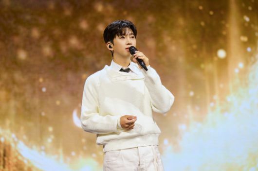 가수 임영웅이 '2026 전국투어 콘서트 'IM HERO' 서울 콘서트에서 팬들을 만나고 있다. [사진=물고기뮤직]