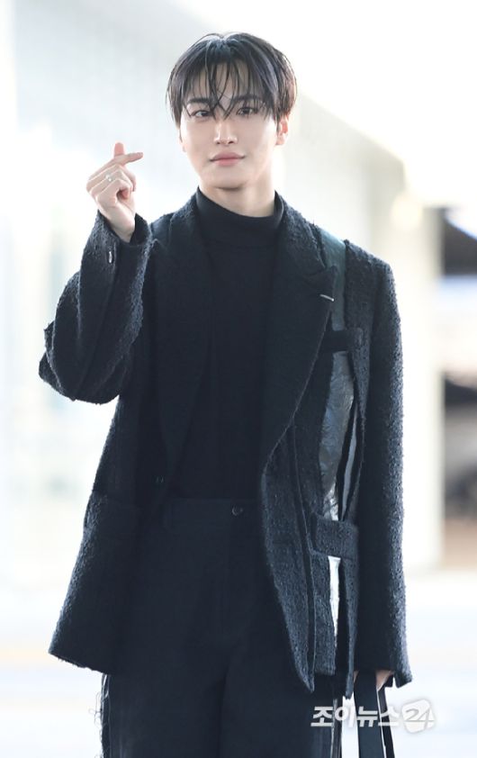 그룹 에이티즈(ATEEZ) 성화가 20일 해외 일정 참석 차 인천국제공항을 통해 출국하고 있다. [사진=정소희 기자]