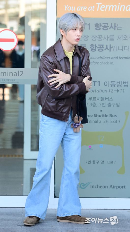 그룹 엔시티 드림(NCT DREAM) 지성이 20일 해외 일정 참석 차 인천국제공항을 통해 출국하고 있다. [사진=정소희 기자]