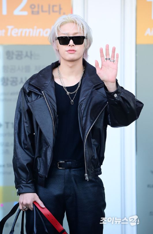 그룹 에이티즈(ATEEZ) 민기가 20일 해외 일정 참석 차 인천국제공항을 통해 출국하고 있다. [사진=정소희 기자]