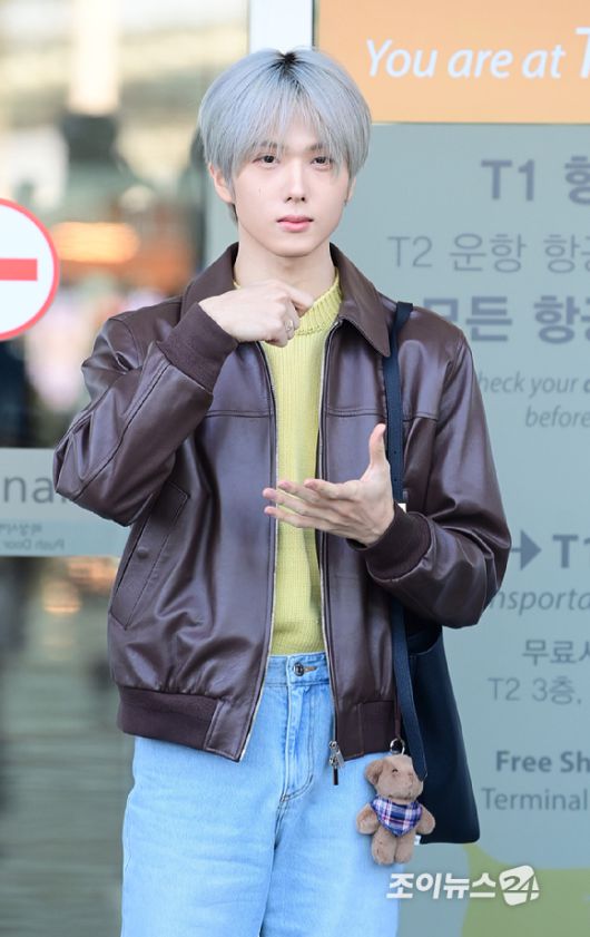 그룹 엔시티 드림(NCT DREAM) 지성이 20일 해외 일정 참석 차 인천국제공항을 통해 출국하고 있다. [사진=정소희 기자]